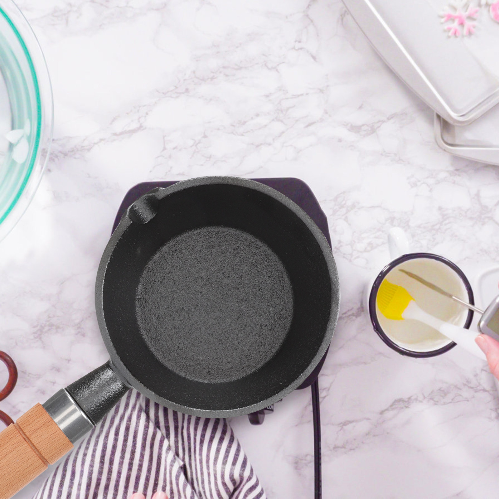 Skillet Cast Iron Camp - Mała patelnia żeliwna, lekka, z ergonomicznym
